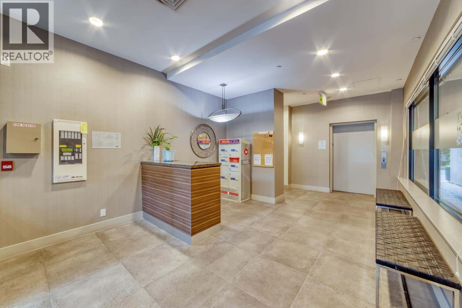 304 1273 MARINE DRIVE — North Vancouver, British Columbia - Photo 2 of 26