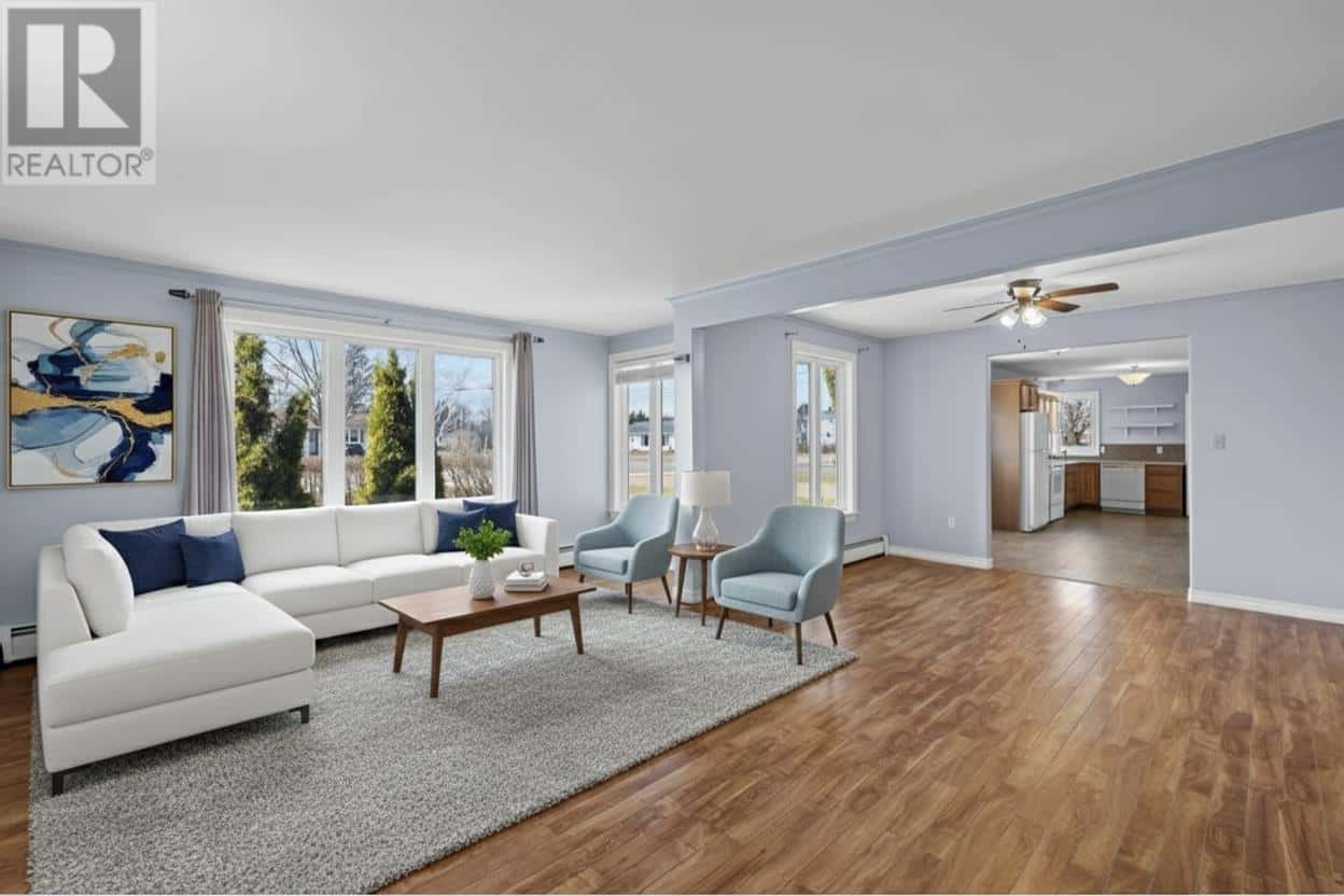 118 Maple Avenue — Charlottetown, Prince Edward Island - Photo 4 of 44