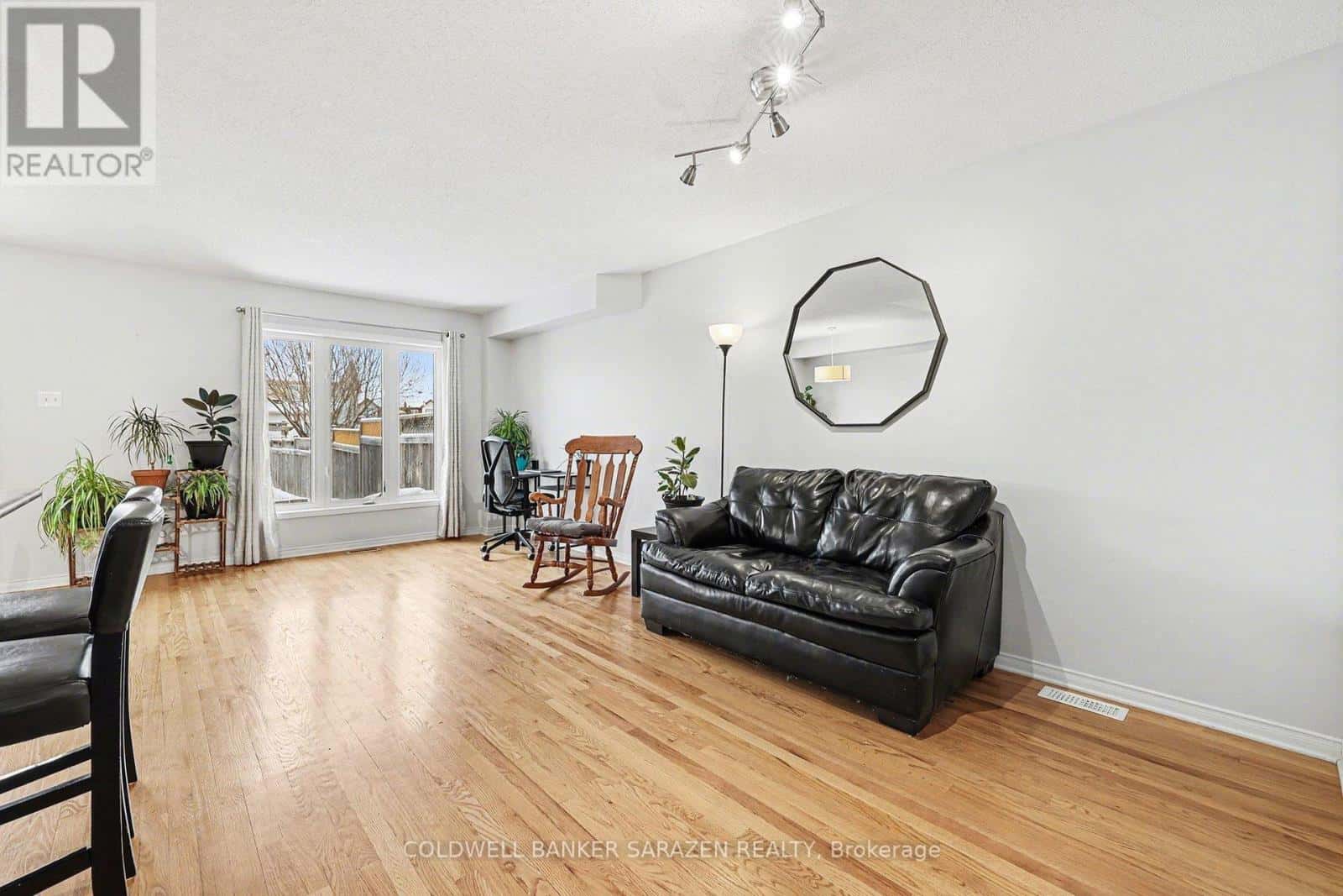 157 LOKOYA STREET — Ottawa, Ontario - Photo 3 of 24