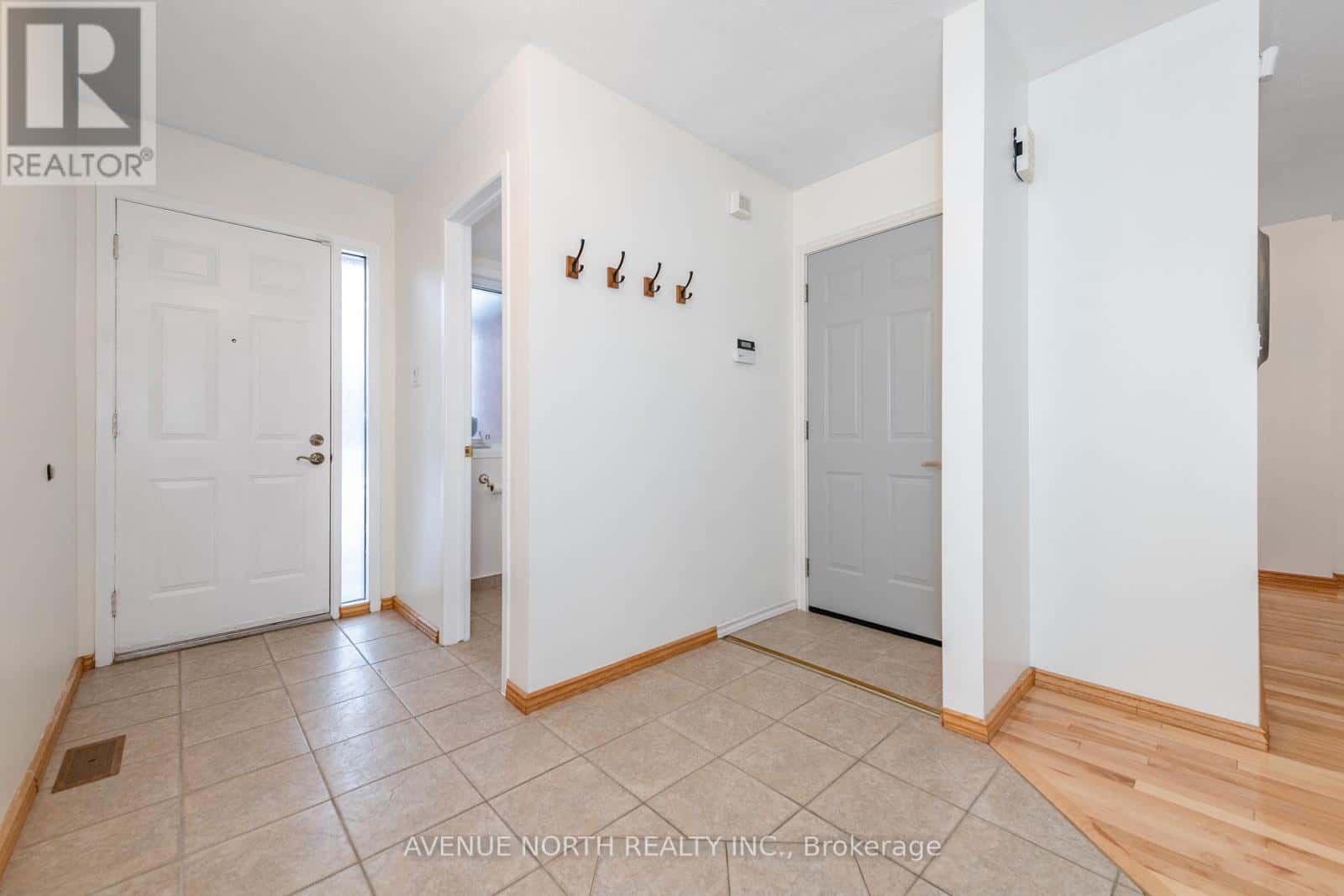 128 MIDSUMMER TERRACE — Ottawa, Ontario - Photo 4 of 45