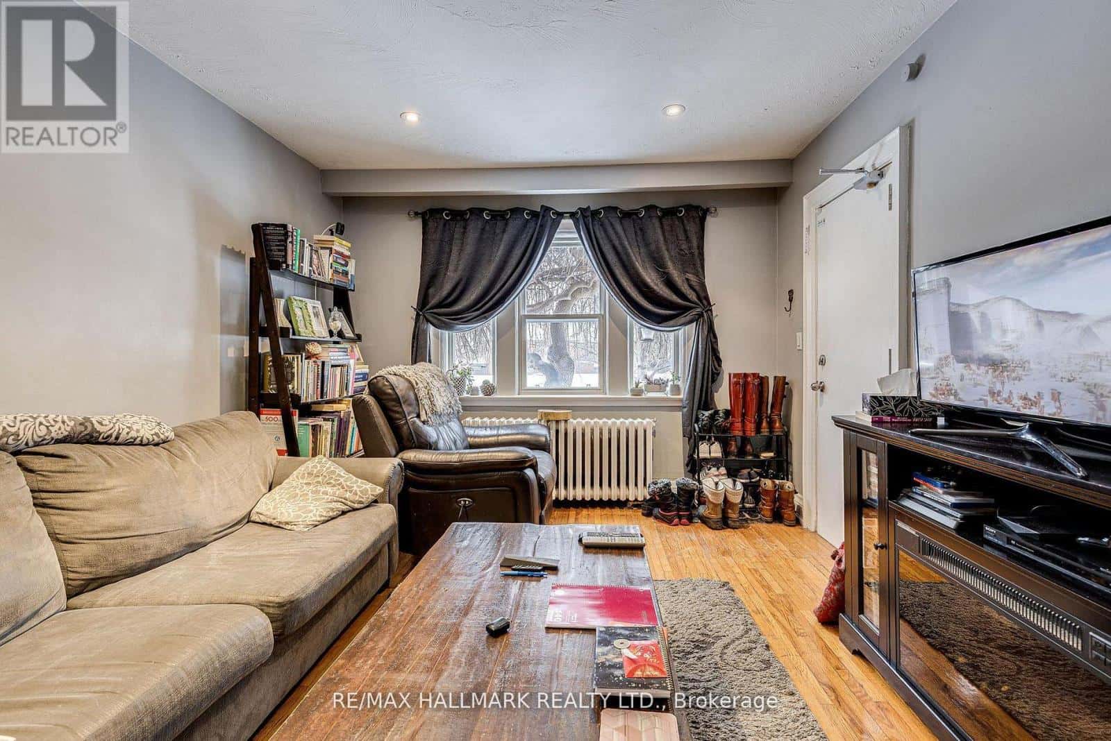 327 VAUGHAN ROAD — Toronto (Humewood-Cedarvale), Ontario - Photo 5 of 12