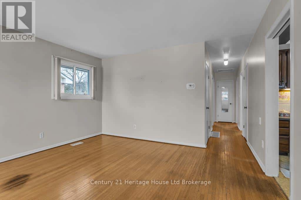 109 LYNDALE CRESCENT — Woodstock (Woodstock - North), Ontario - Photo 5 of 24