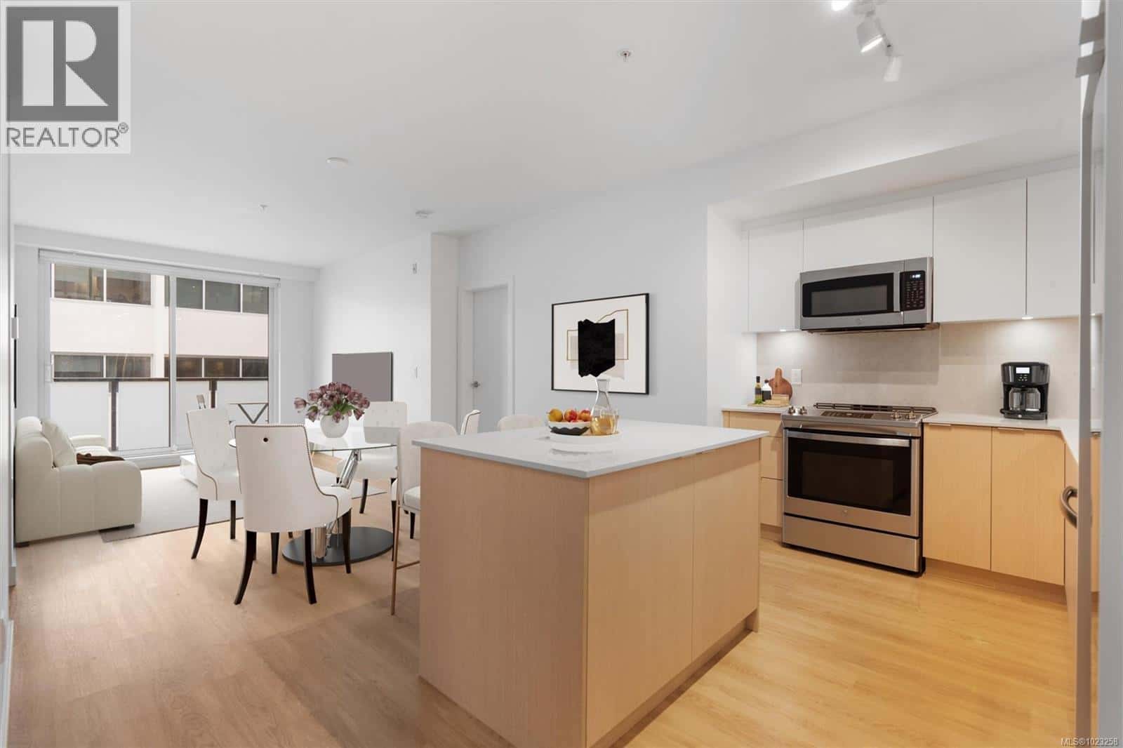 217 1115 Johnson St — Victoria, British Columbia - Photo 5 of 41