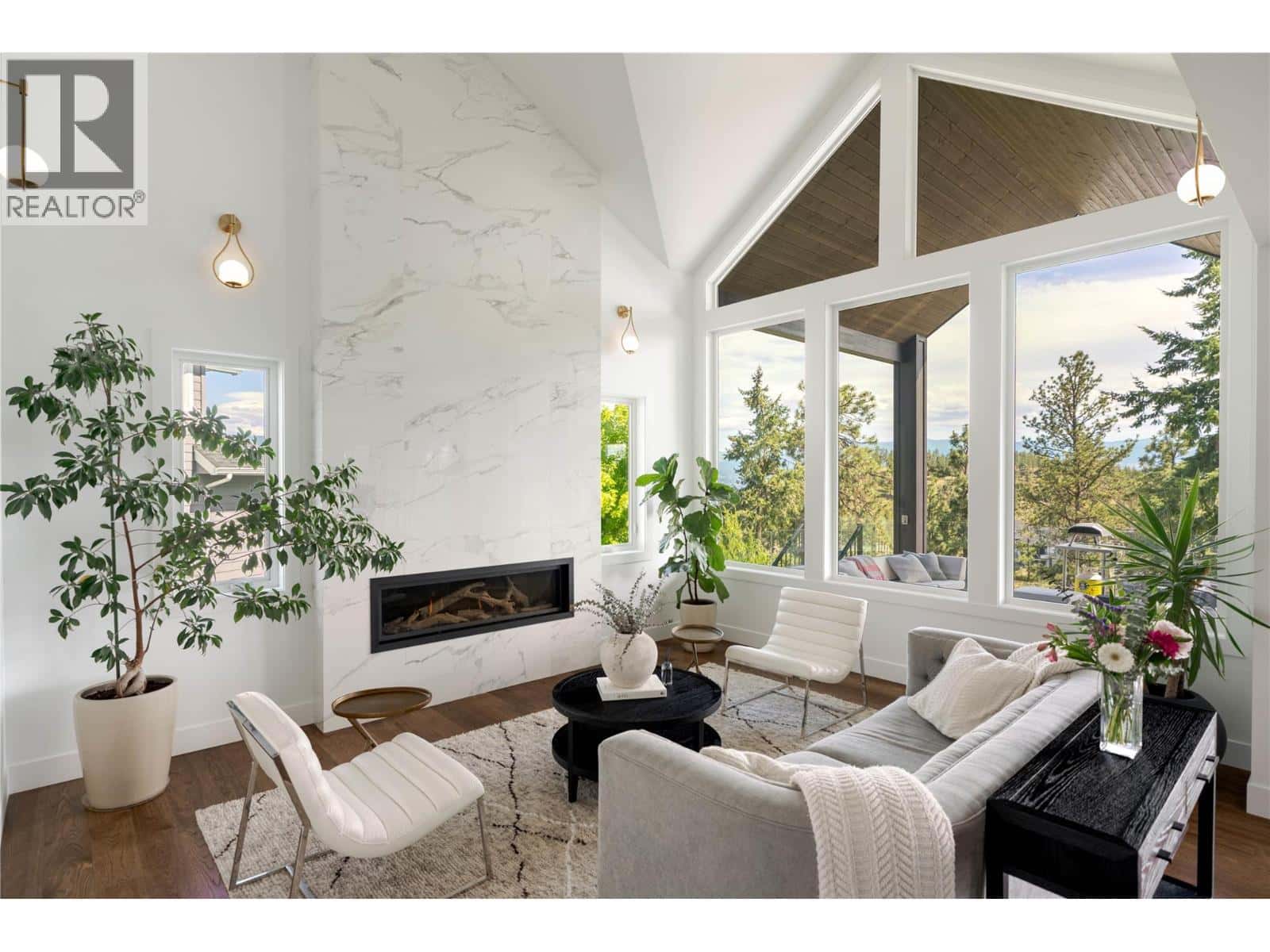 172 Skyland Drive — Kelowna, British Columbia - Photo 3 of 69