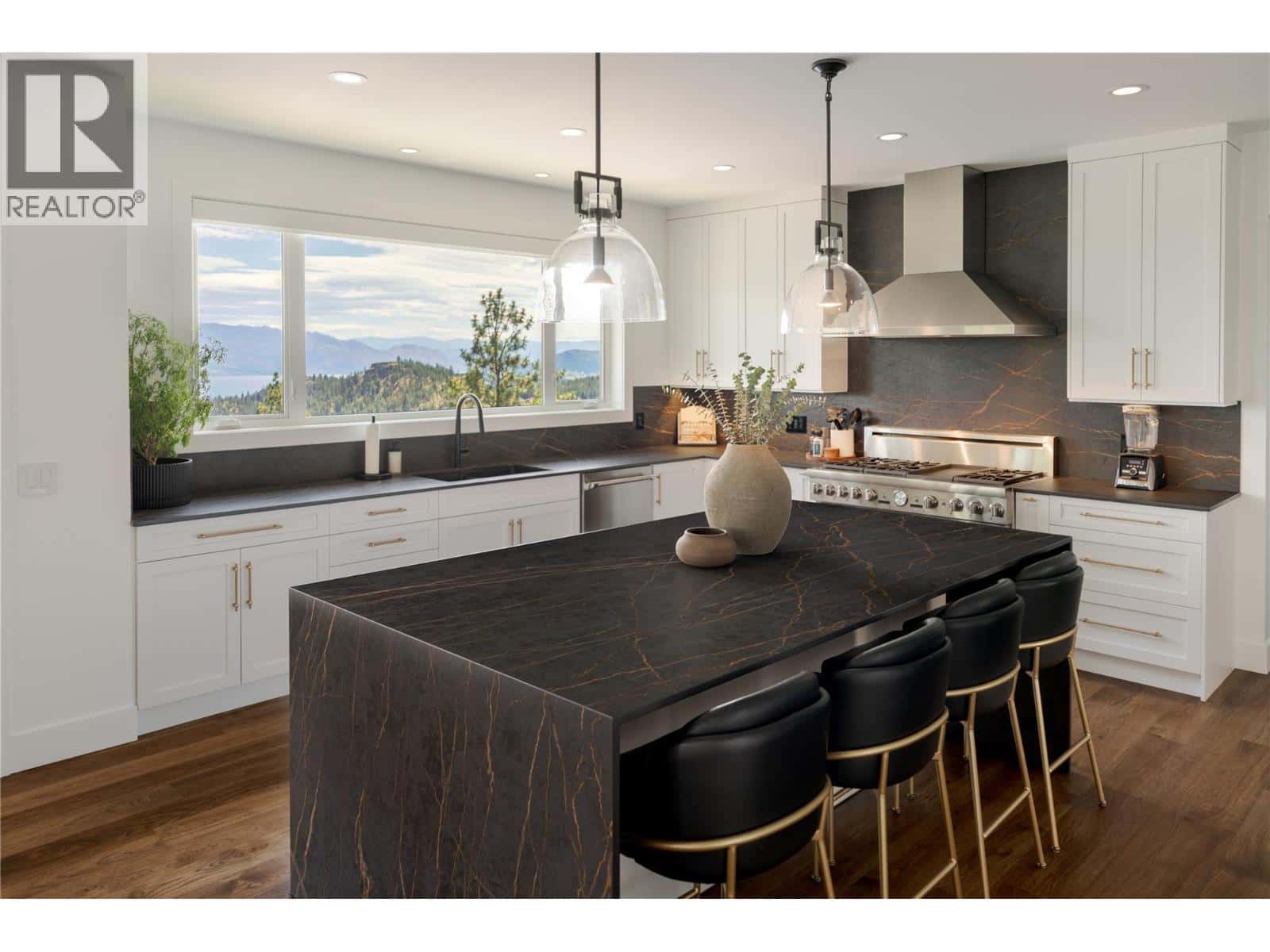 172 Skyland Drive — Kelowna, British Columbia - Photo 5 of 69