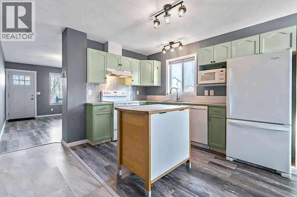 20 High Ridge Close NW — High River, Alberta - Photo 5 of 27