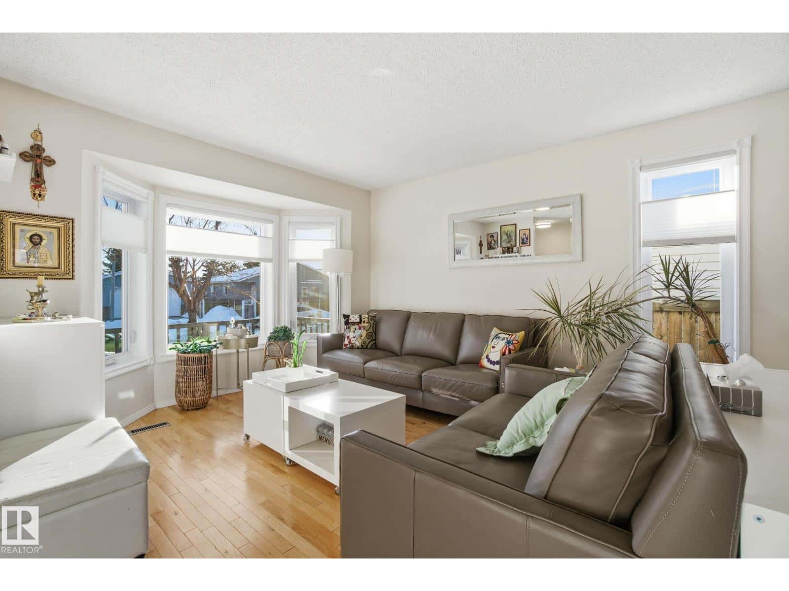 7620 189 ST NW — Edmonton, Alberta - Photo 5 of 42