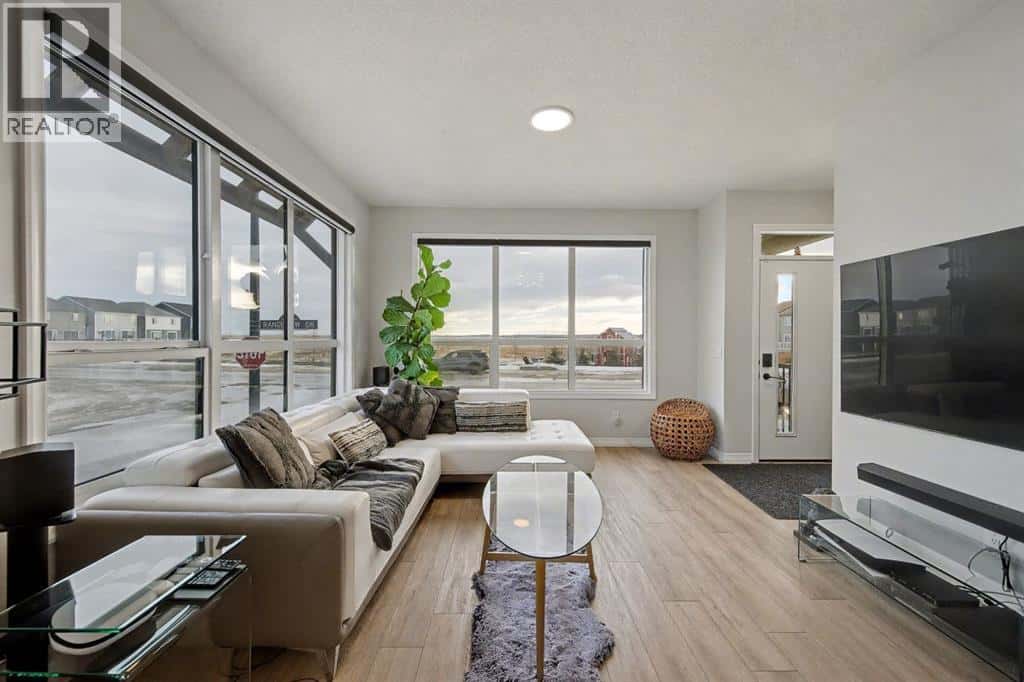 1882 Rangeview Drive SE — Calgary, Alberta - Photo 5 of 33