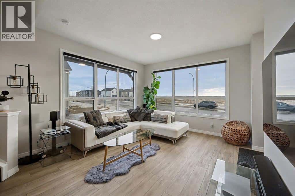 1882 Rangeview Drive SE — Calgary, Alberta - Photo 4 of 33