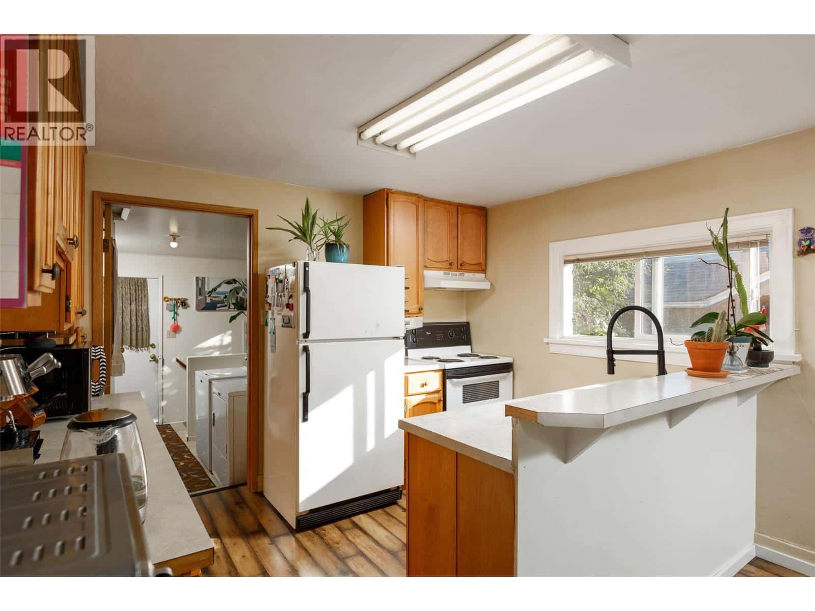 858 Cawston Avenue — Kelowna, British Columbia - Photo 3 of 34