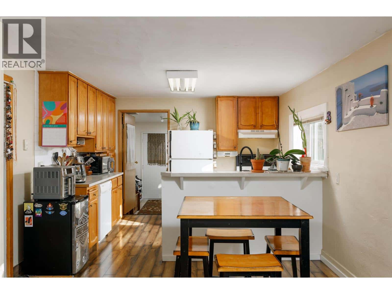 858 Cawston Avenue — Kelowna, British Columbia - Photo 2 of 34