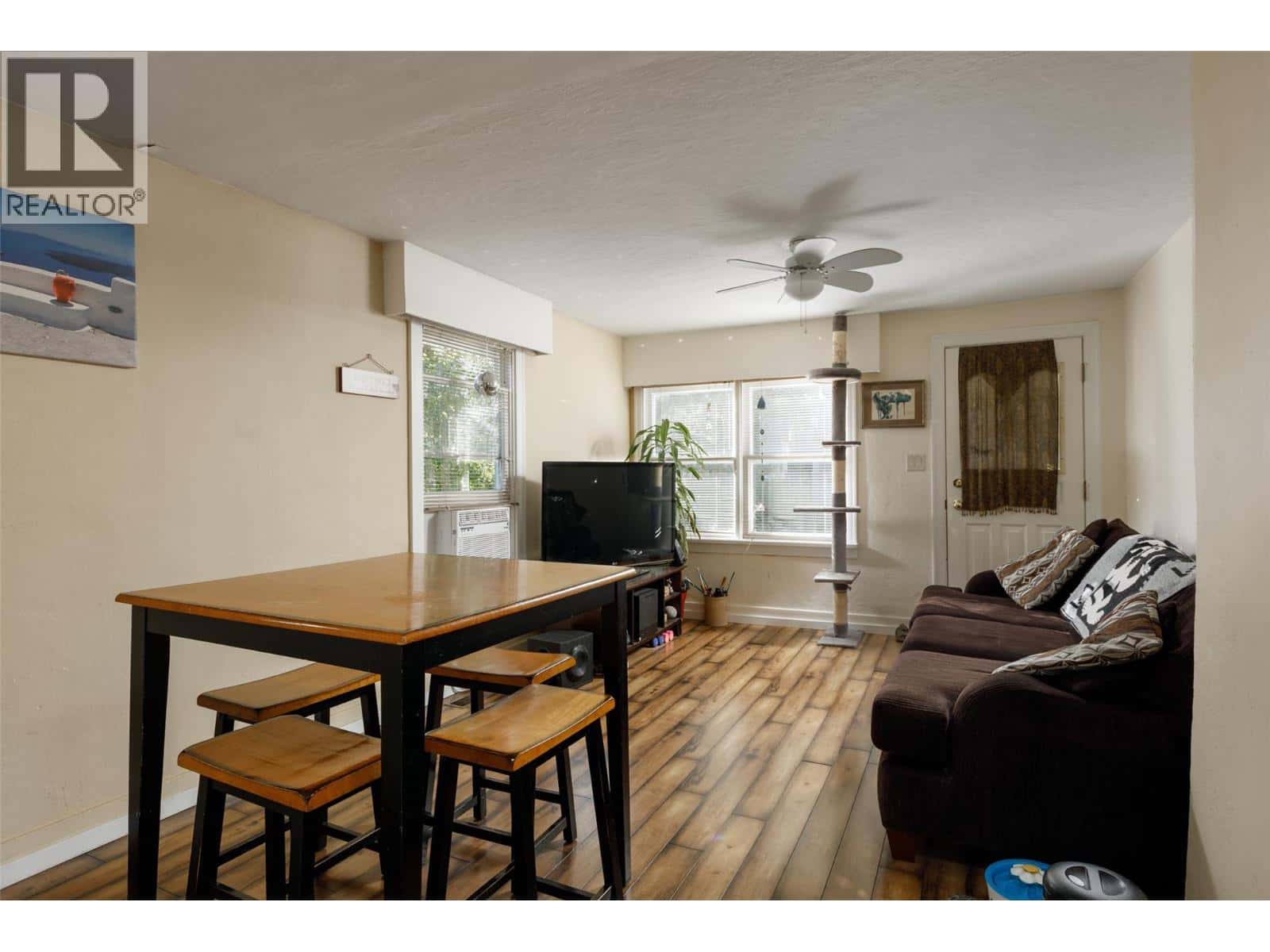 858 Cawston Avenue — Kelowna, British Columbia - Photo 5 of 34