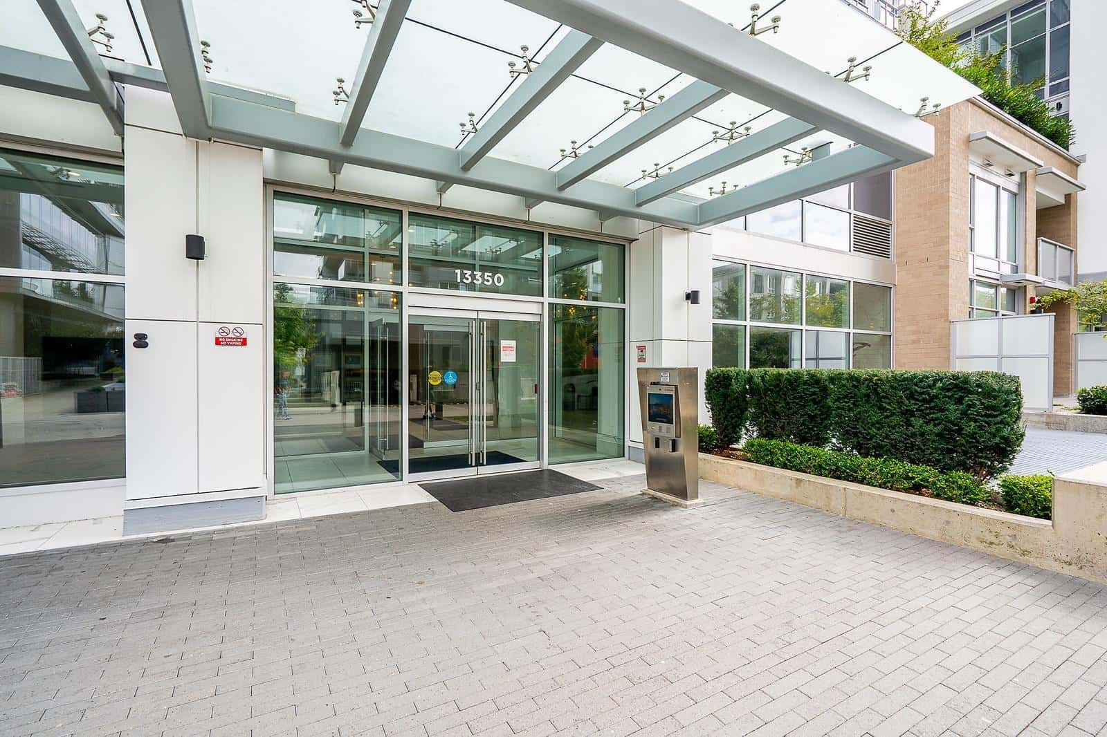 717 13350 CENTRAL AVENUE — Surrey, British Columbia - Photo 2 of 37