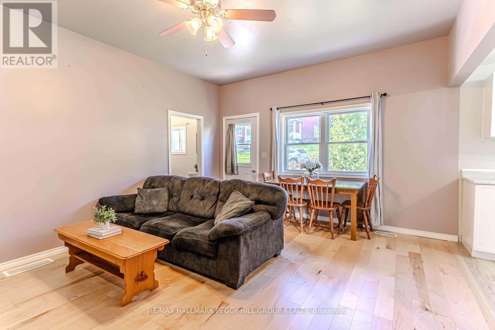 135 SIXTH STREET — Midland, Ontario - Photo 2 of 16