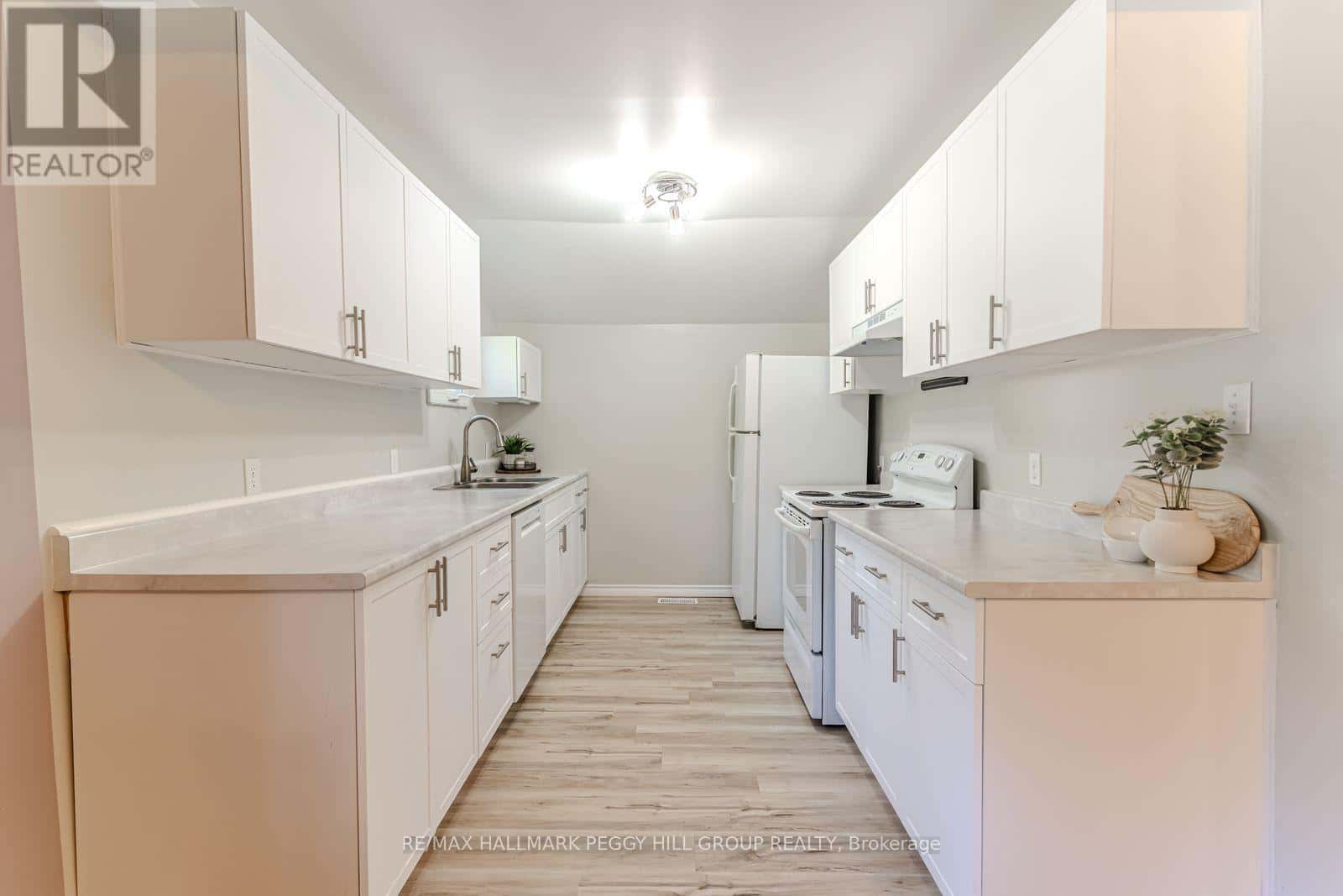 135 SIXTH STREET — Midland, Ontario - Photo 4 of 16