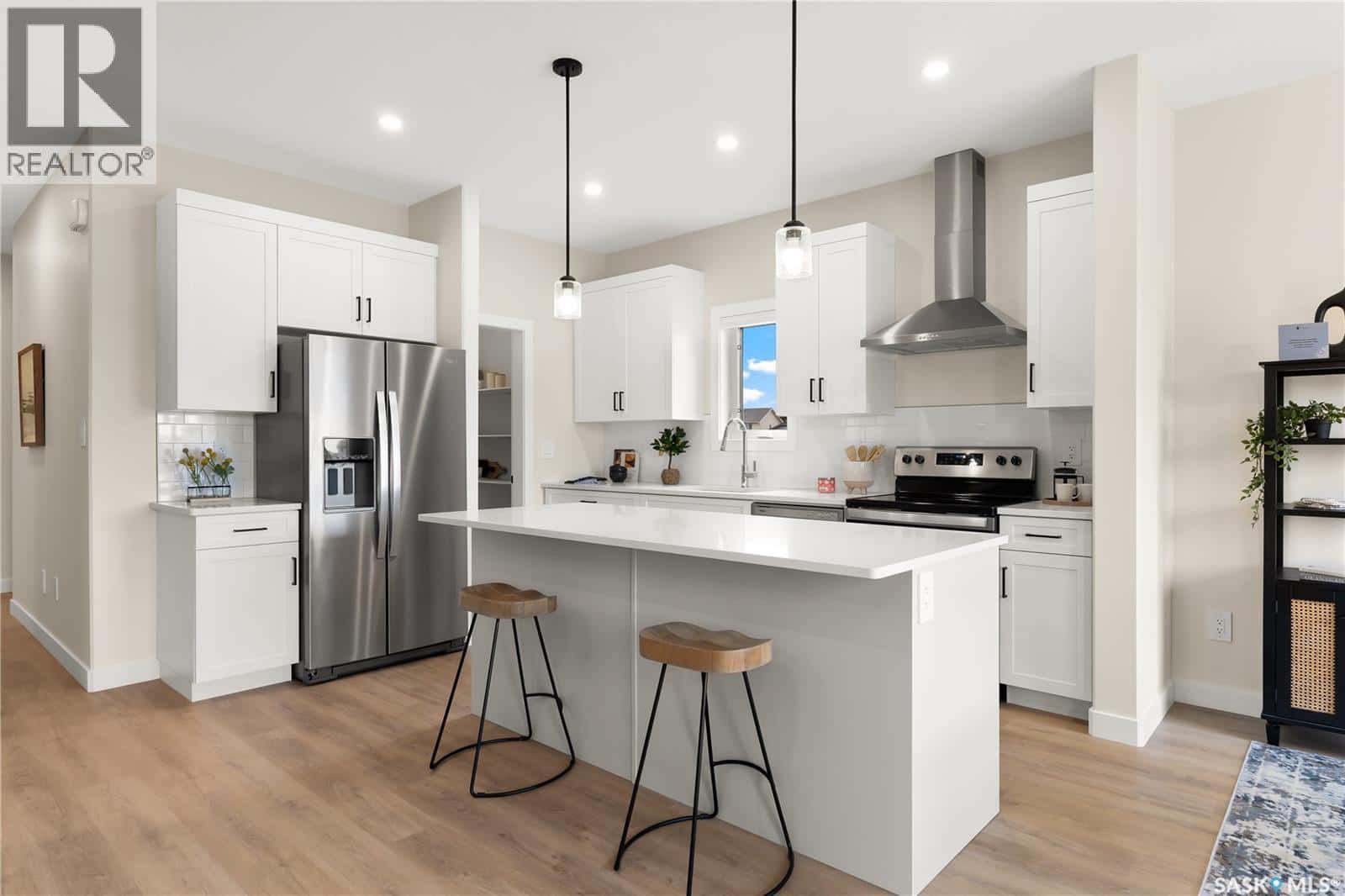 477 Germain MANOR — Saskatoon, Saskatchewan - Photo 3 of 32