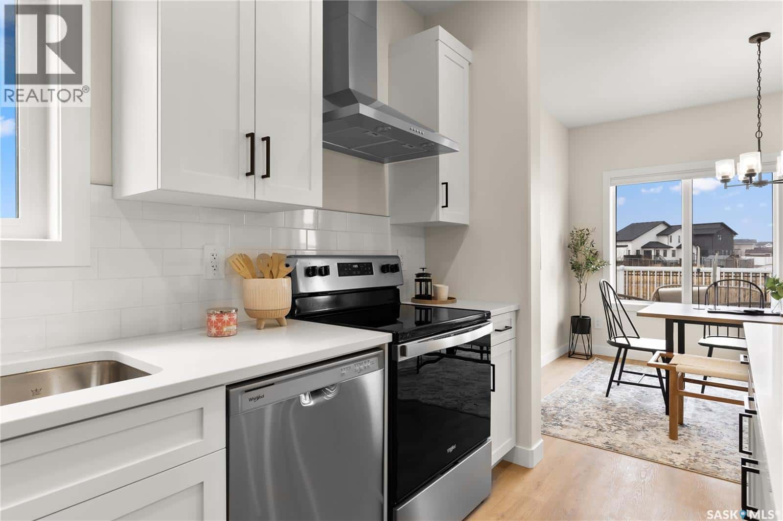 477 Germain MANOR — Saskatoon, Saskatchewan - Photo 4 of 32