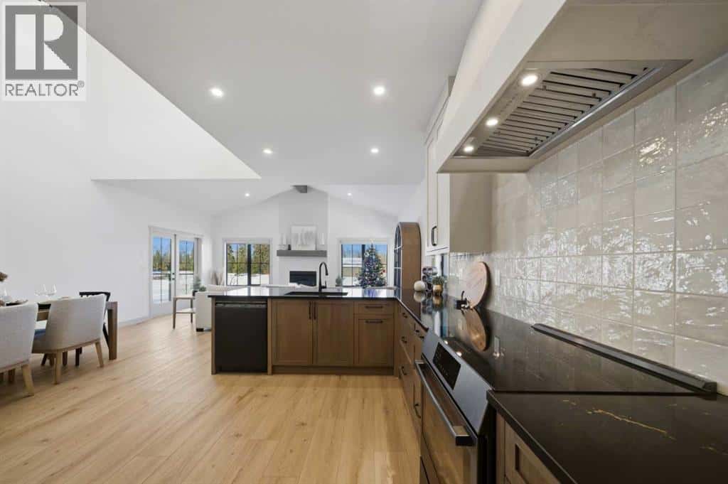 22 Sunberry Place — Sylvan Lake, Alberta - Photo 5 of 50