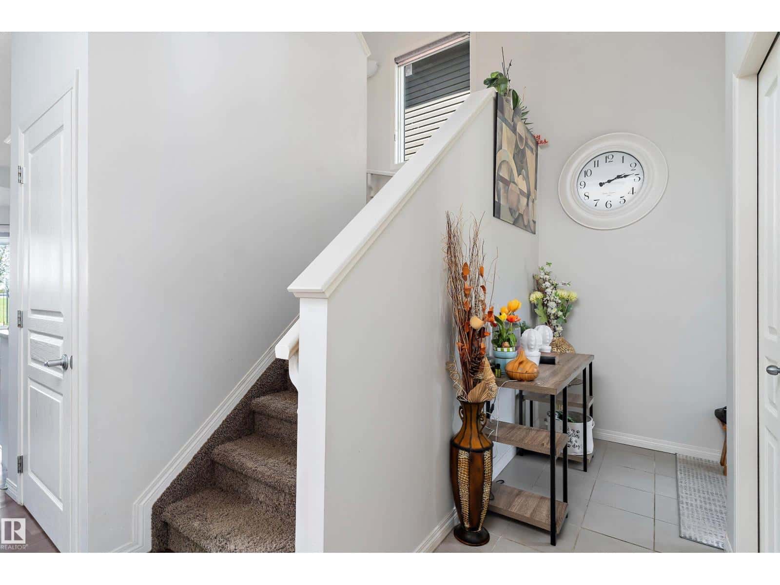 6934 19A AV SW — Edmonton, Alberta - Photo 2 of 30