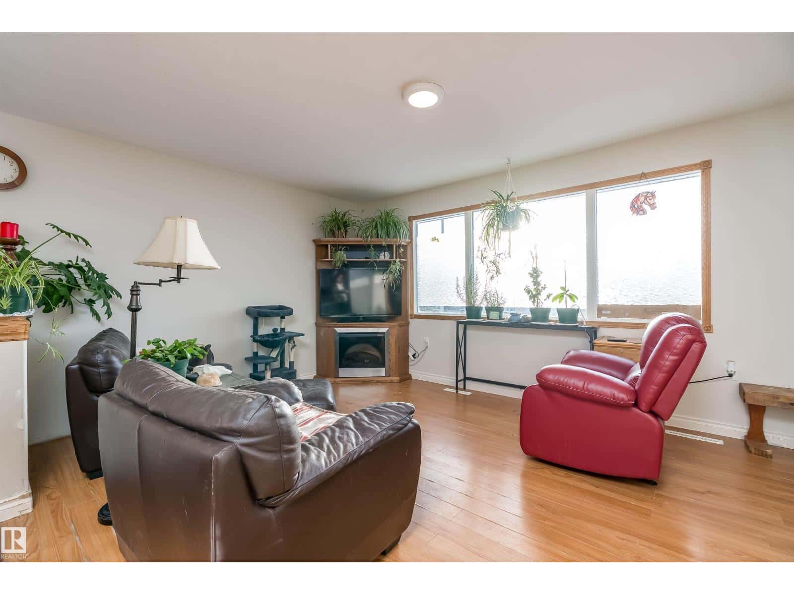 5132 49 AV — Onoway, Alberta - Photo 3 of 36