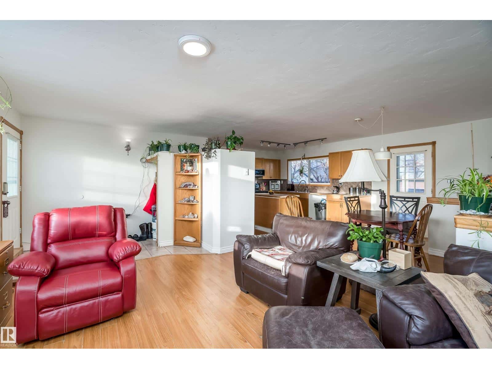 5132 49 AV — Onoway, Alberta - Photo 5 of 36