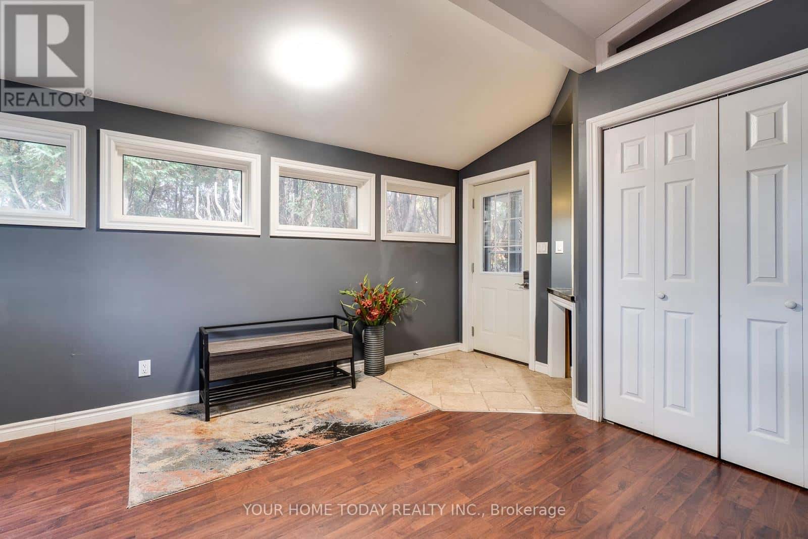 10 KNOX STREET — Halton Hills (AC Acton), Ontario - Photo 5 of 30