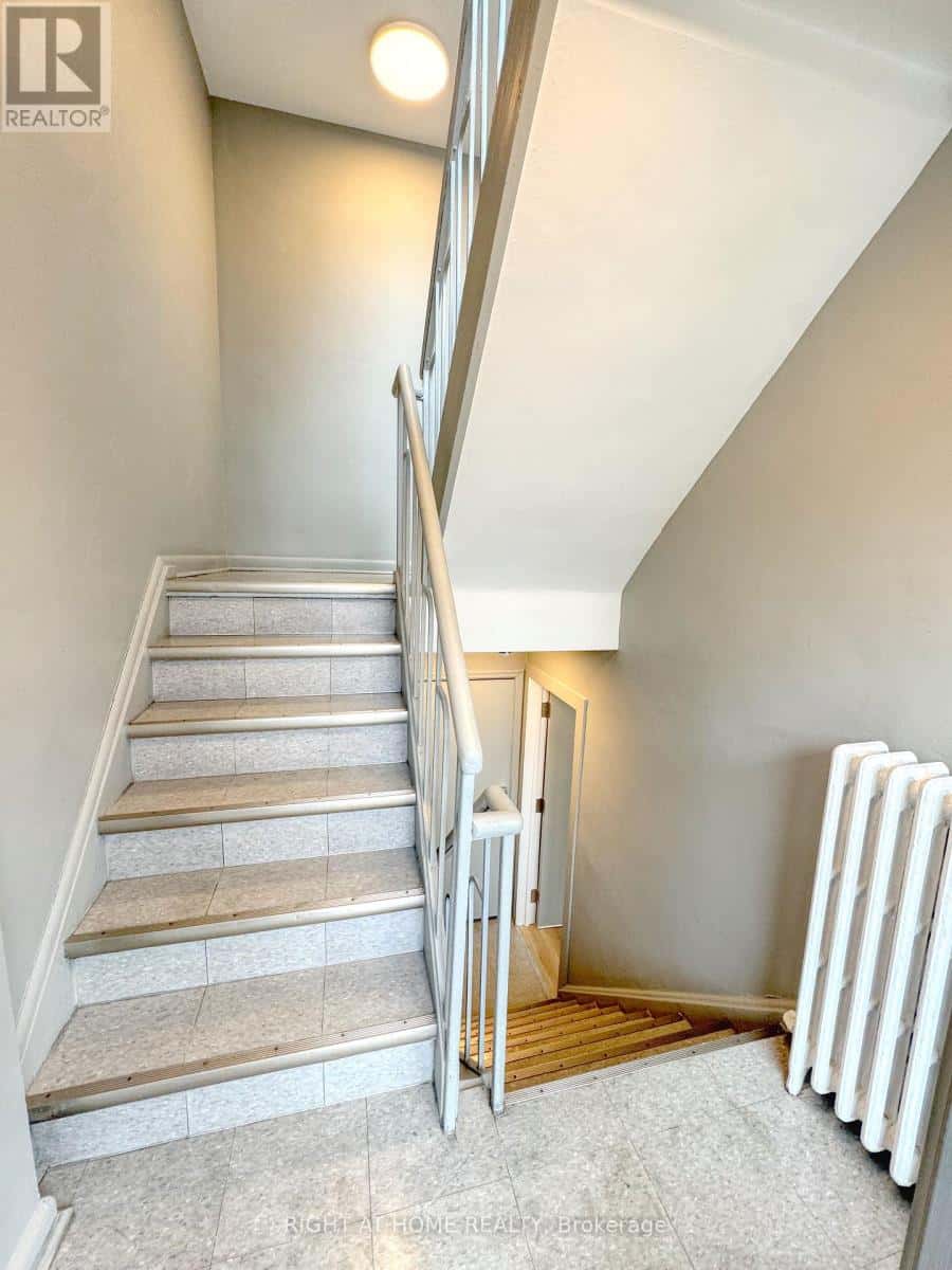 101 SIXTEENTH STREET — Toronto (New Toronto), Ontario - Photo 2 of 34