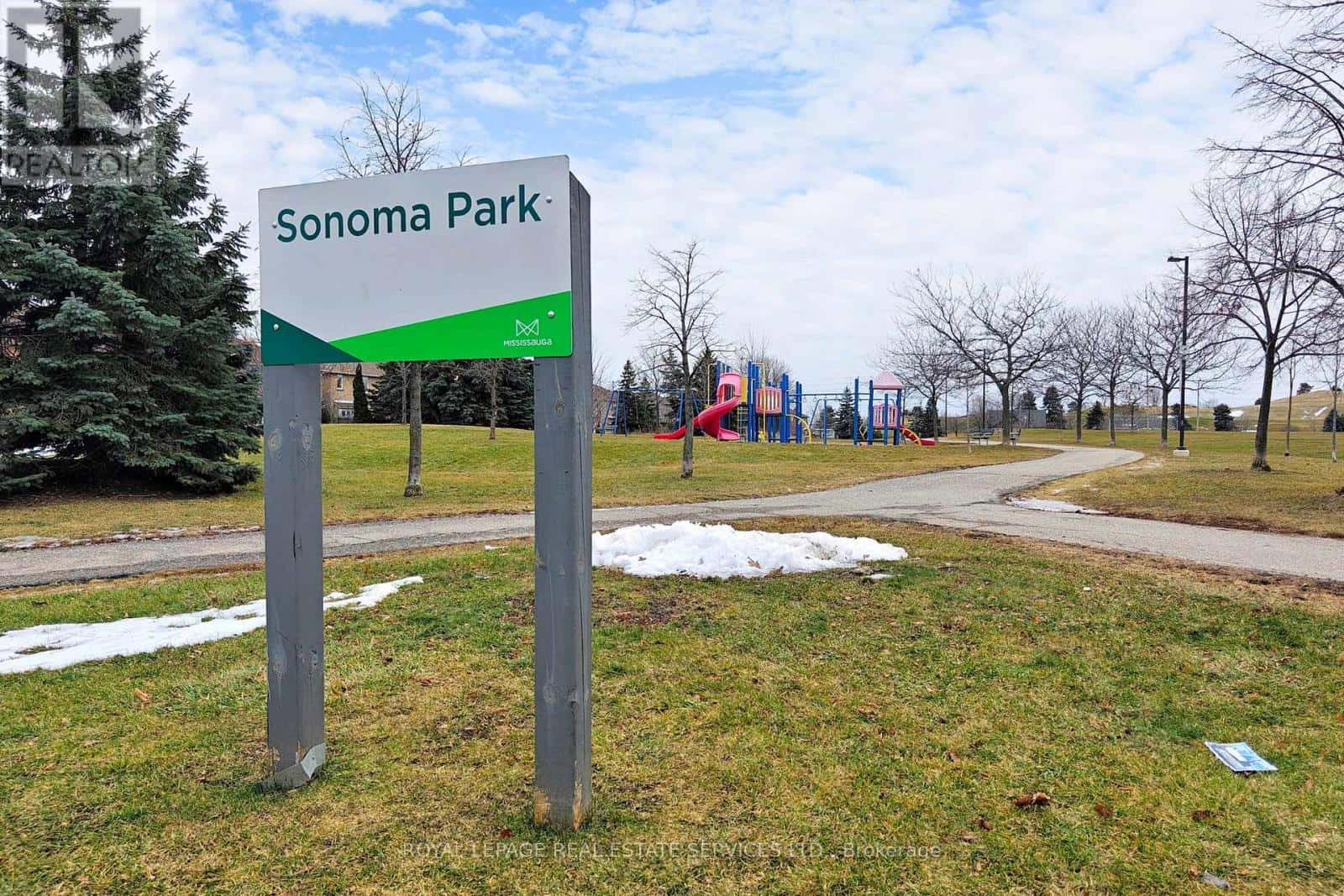 908 STONEBRIDGE AVENUE — Mississauga (East Credit), Ontario - Photo 2 of 35