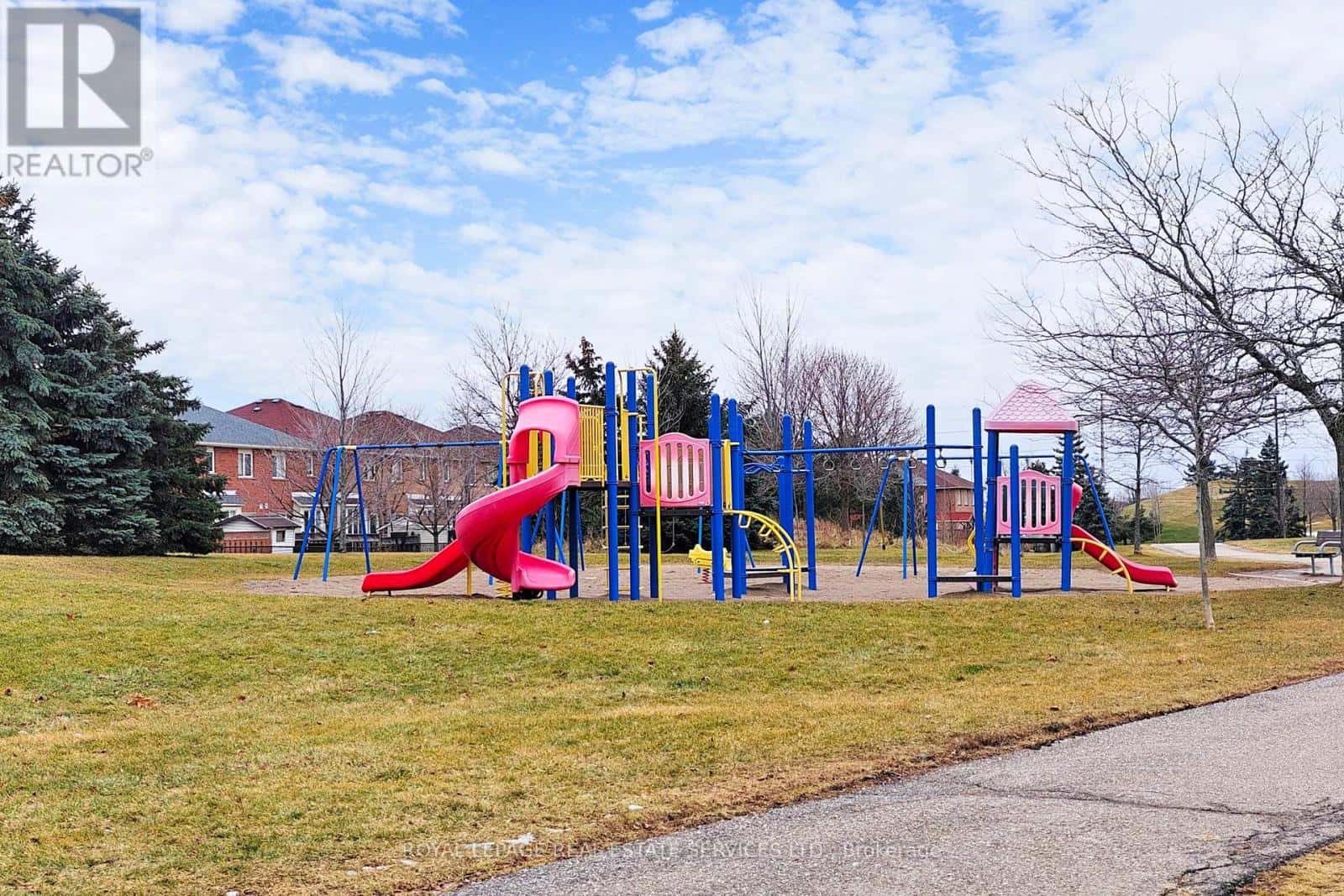 908 STONEBRIDGE AVENUE — Mississauga (East Credit), Ontario - Photo 3 of 35