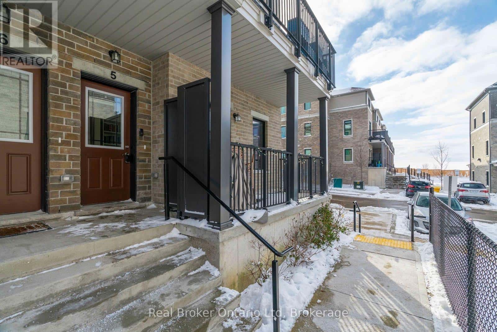 5 - 107 WESTRA DRIVE — Guelph (Willow West/Sugarbush/West Acres), Ontario - Photo 3 of 26