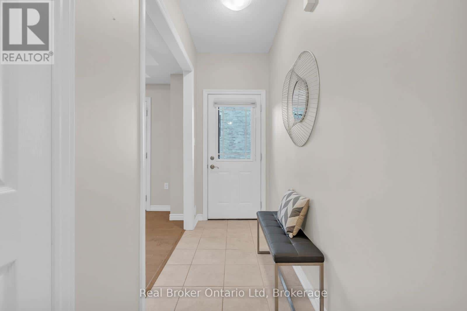 5 - 107 WESTRA DRIVE — Guelph (Willow West/Sugarbush/West Acres), Ontario - Photo 5 of 26