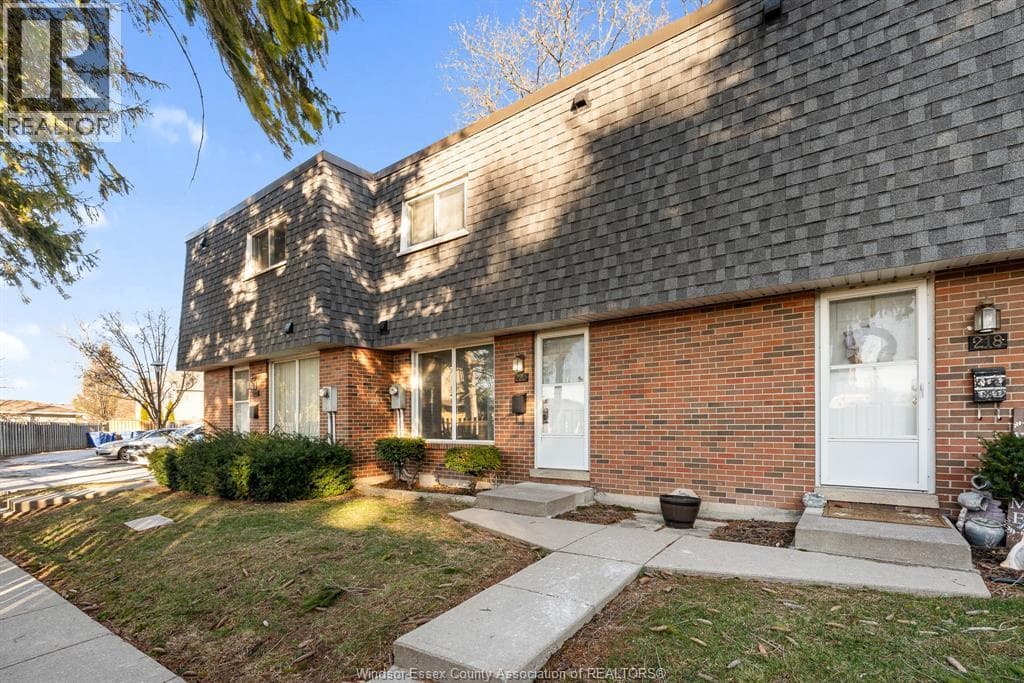 220 Victoria STREET South — Amherstburg, Ontario - Main photo