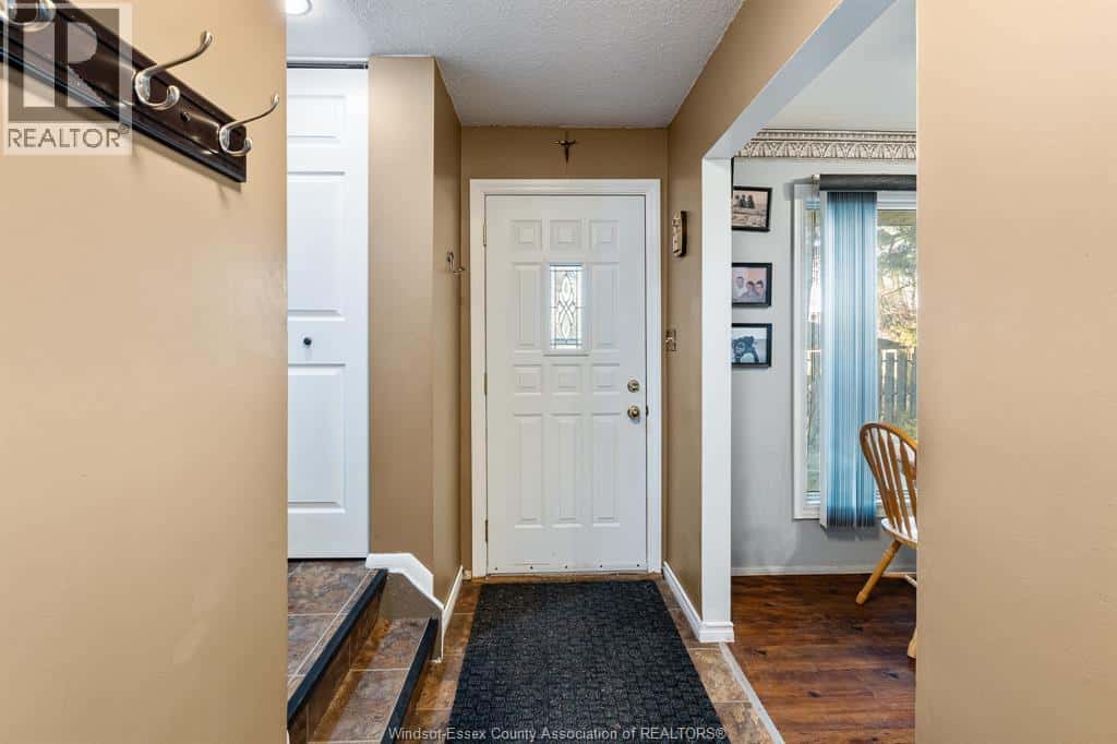 220 Victoria STREET South — Amherstburg, Ontario - Photo 3 of 39