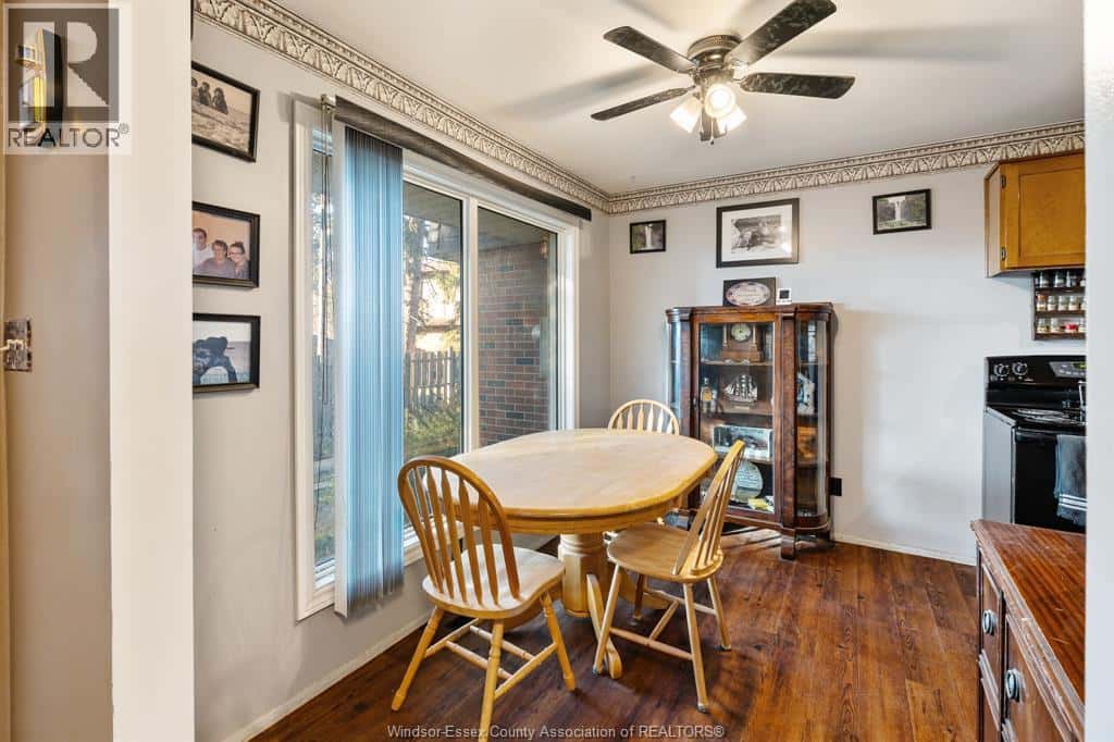 220 Victoria STREET South — Amherstburg, Ontario - Photo 4 of 39