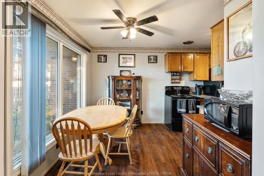 220 Victoria STREET South — Amherstburg, Ontario - Photo 5 of 39