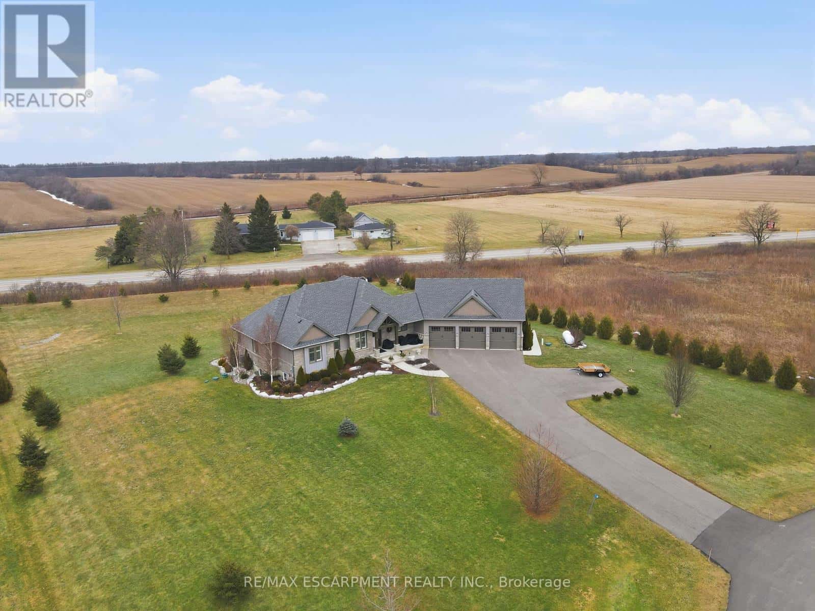 6 MACNEIL COURT — Brant (Brantford Twp), Ontario - Photo 3 of 48