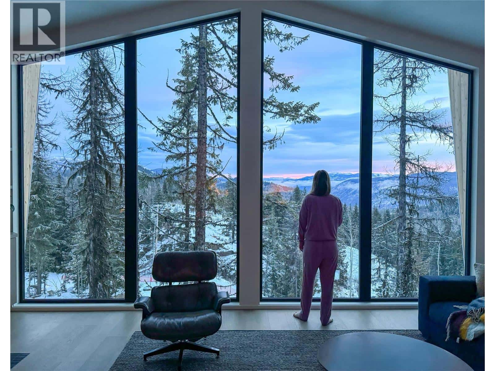 322 Larch Terrace — Rossland, British Columbia - Photo 4 of 49