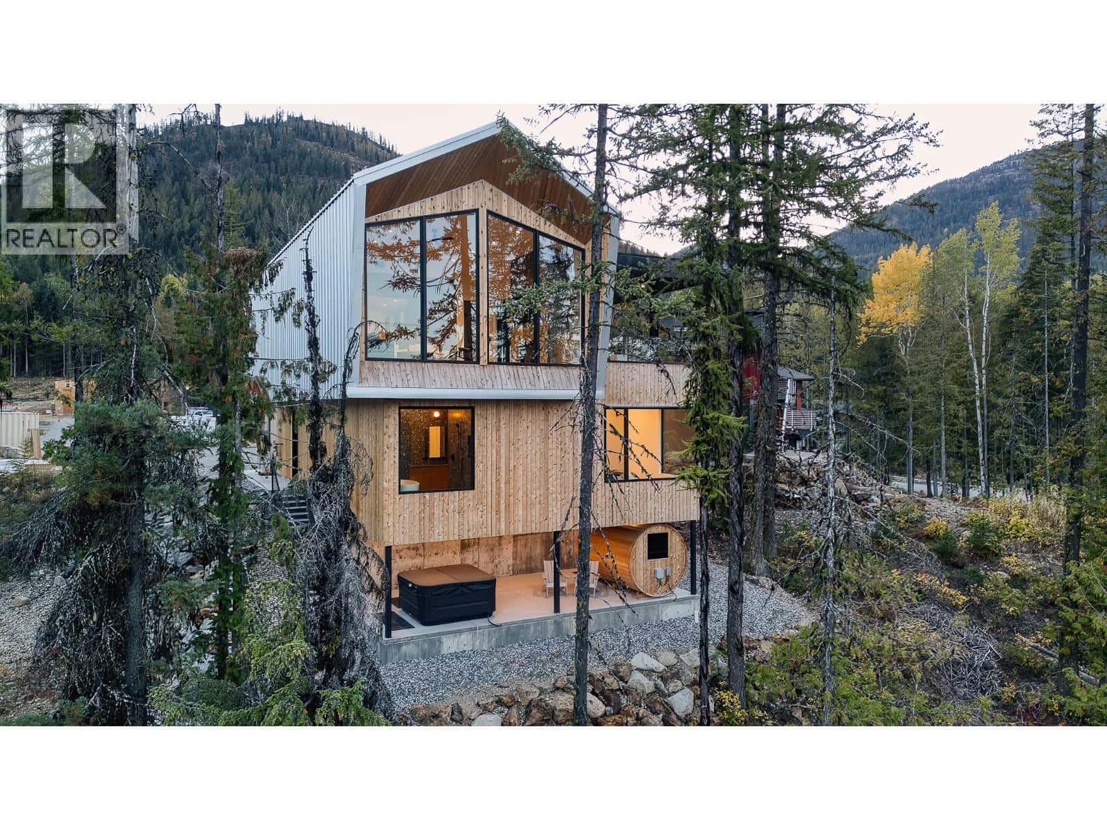 322 Larch Terrace — Rossland, British Columbia - Photo 5 of 49