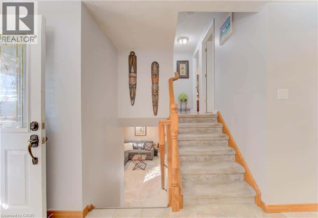 55 GRACEFIELD Crescent — Kitchener, Ontario - Photo 5 of 48