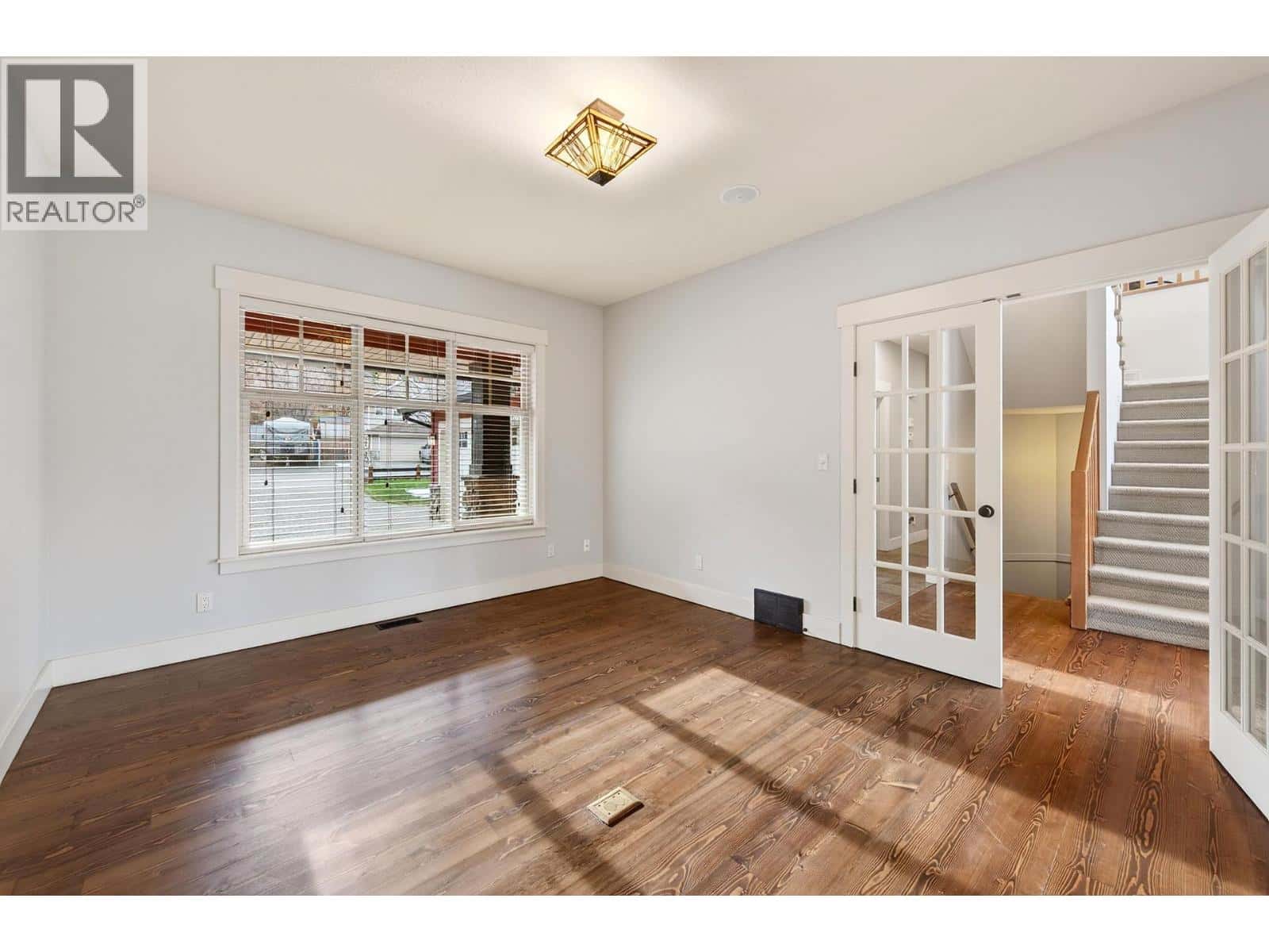 1990 Kechika Street — Kamloops, British Columbia - Photo 4 of 99