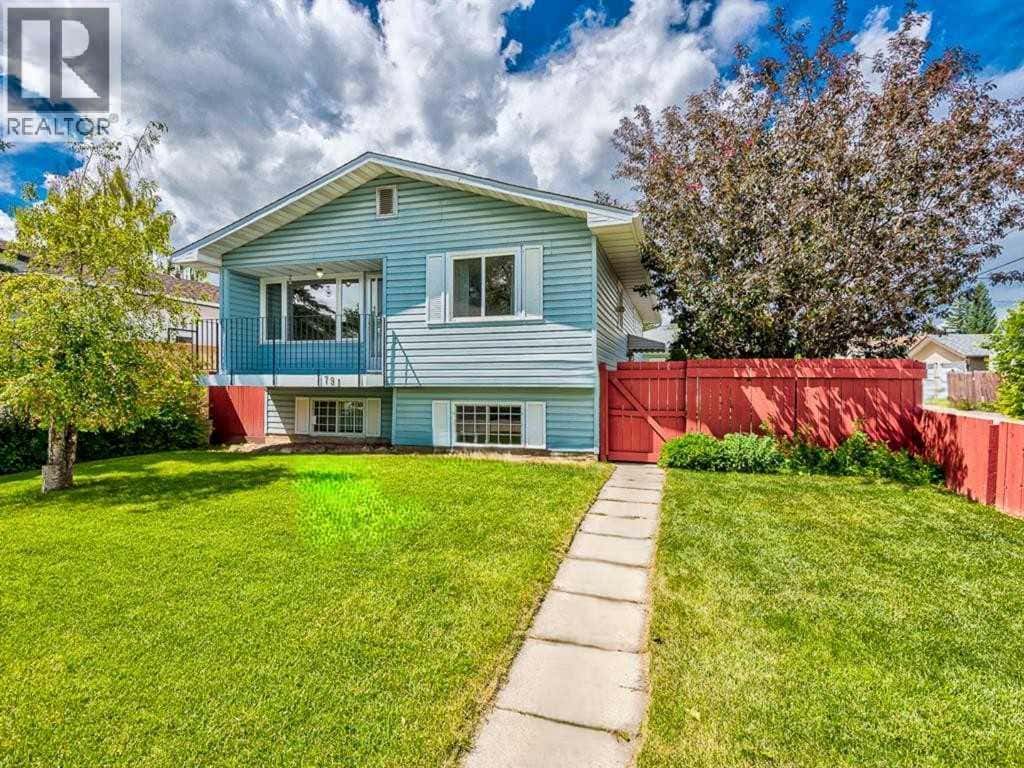 791 Penbrooke Road SE — Calgary, Alberta - Photo 2 of 50