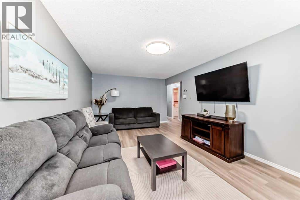 791 Penbrooke Road SE — Calgary, Alberta - Photo 5 of 50