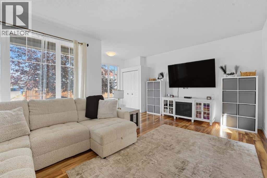 141 Auburn Crest Green SE — Calgary, Alberta - Photo 4 of 31