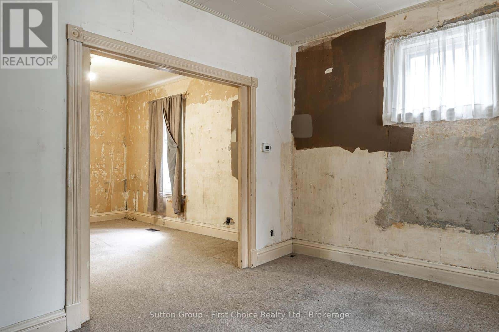 471 ALBERT STREET — Stratford, Ontario - Photo 4 of 30