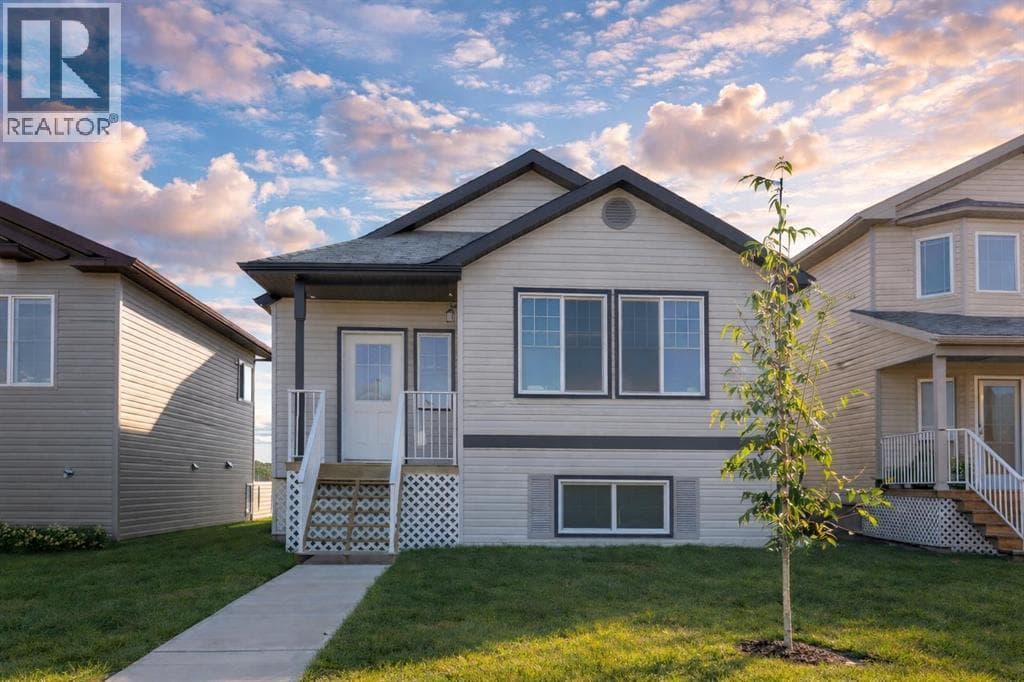 8867 75 Avenue — Grande Prairie, Alberta - Main photo