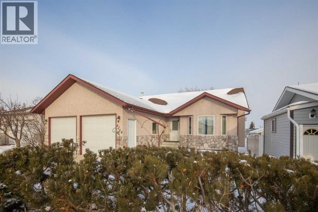 4714 55 Avenue — Lacombe, Alberta - Main photo