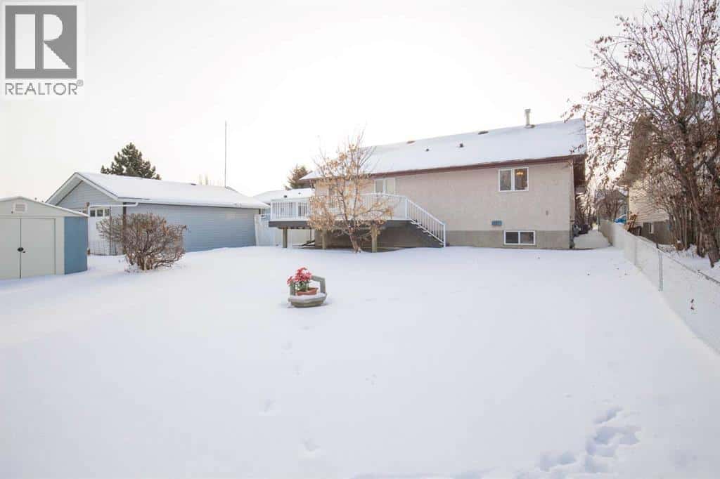 4714 55 Avenue — Lacombe, Alberta - Photo 5 of 37