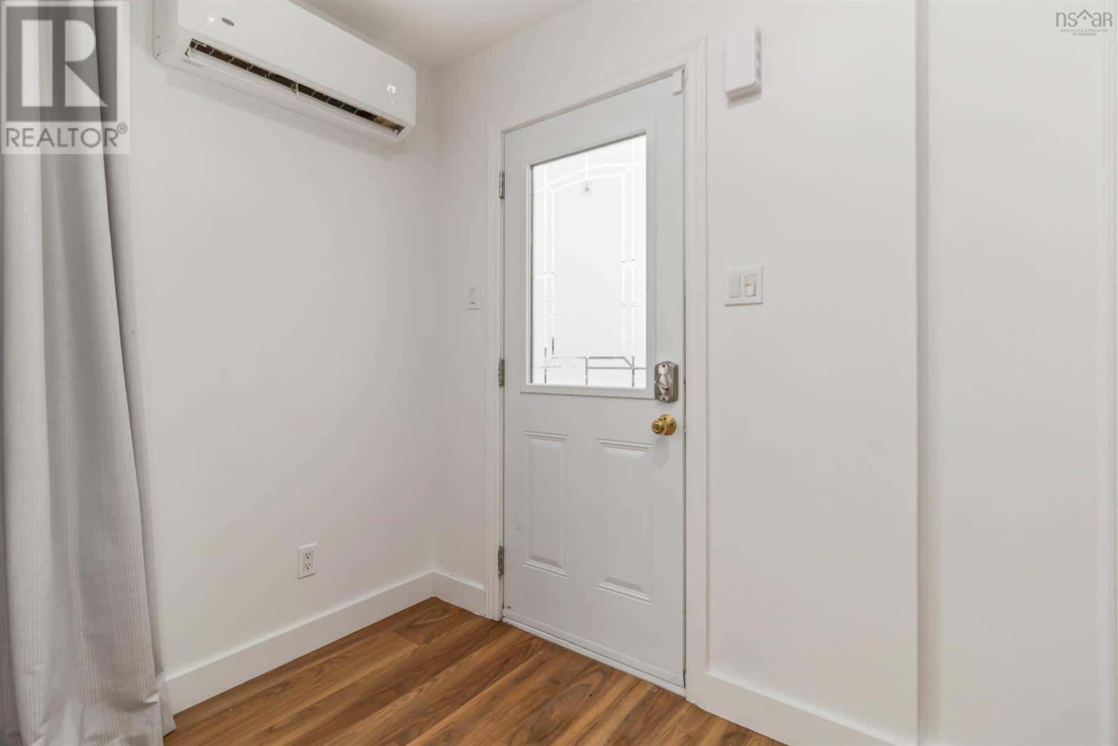 30 Woodcrest Avenue — Halifax, Nova Scotia - Photo 5 of 44