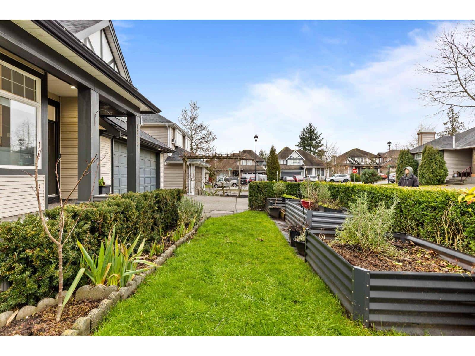 14737 75 AVENUE — Surrey, British Columbia - Photo 3 of 40