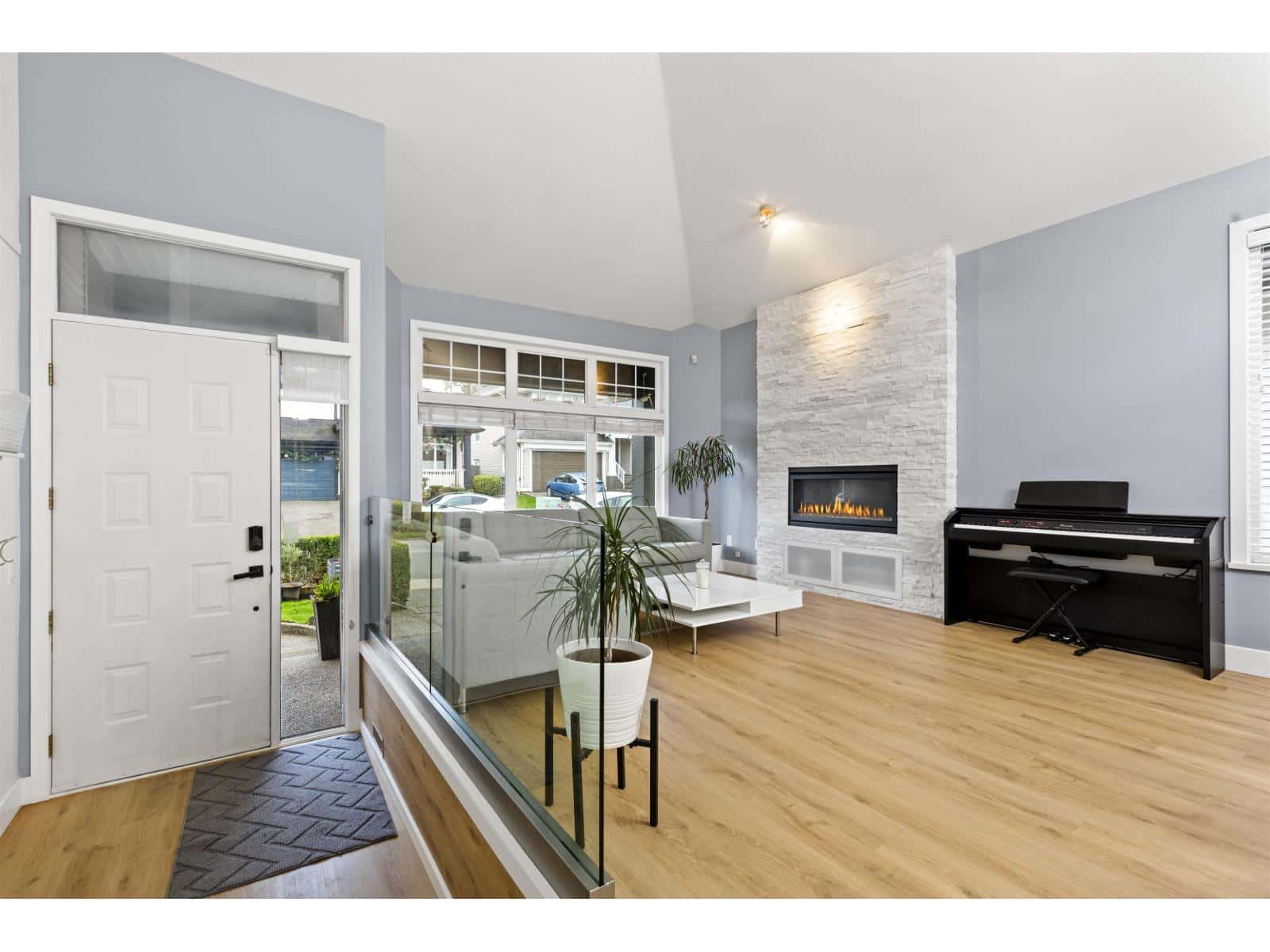 14737 75 AVENUE — Surrey, British Columbia - Photo 5 of 40